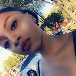 Meet your Posher, Shawndrika